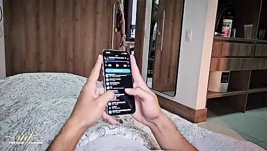 Зрелую мачеху снимает на видео ее пасынок, пока он трахает ее - Monique Fuentes.