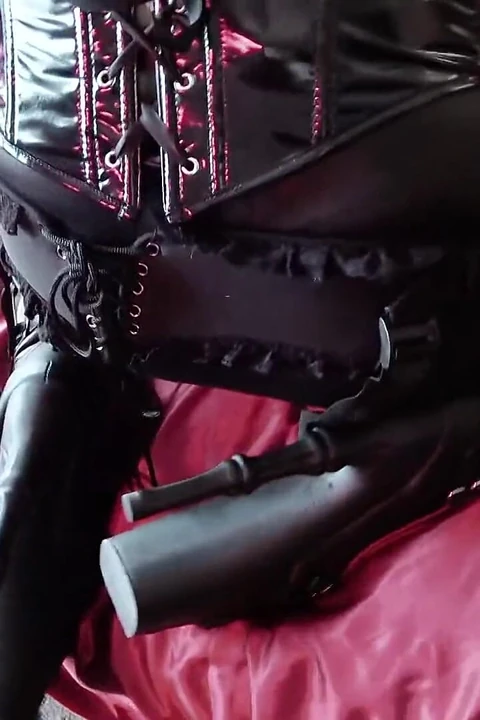 Mistress Kora Bell Dominates Nikki Von Sixx & Good Boi Pup: a Spit-roast & Anal Fisting Extravaganza
