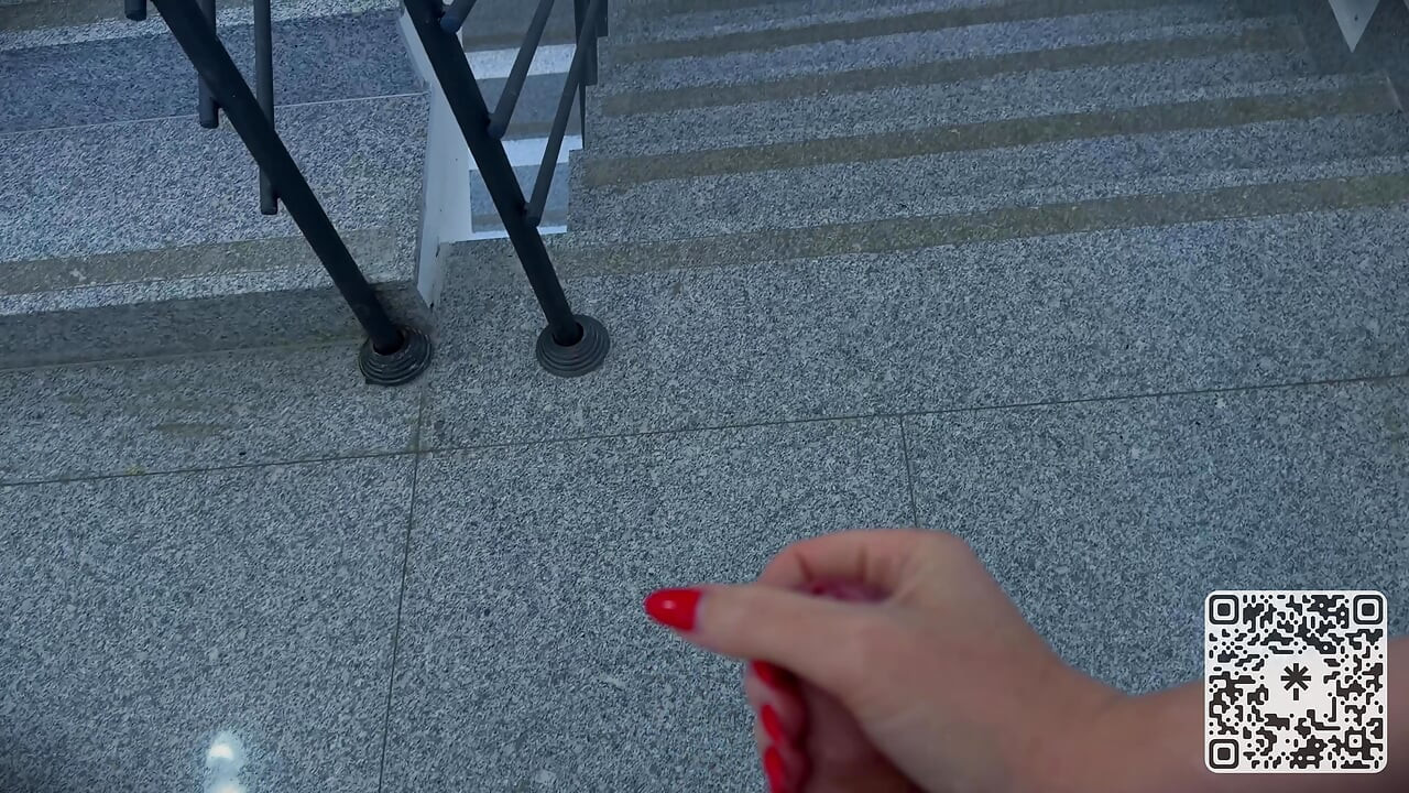 A Big Ass Blonde felvett a liftben, és megbasztak a lépcsőházban - túl hangos volt?
