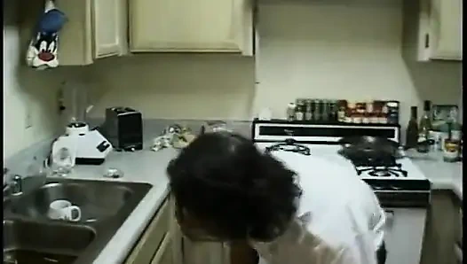 Sarışın oyuncaklar sonra yatakta götten sikiliyor