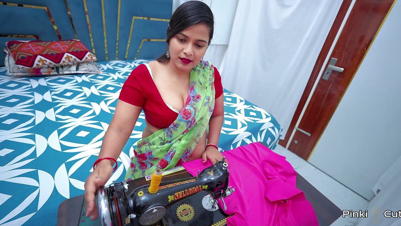 Chachi accidently sent nude pics to her bhatija, stepson ask her for fuck and she fucked by bhatija in HINDI Audio.