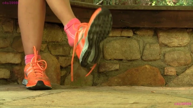Vanessa Nike shoeplay dangle PREV