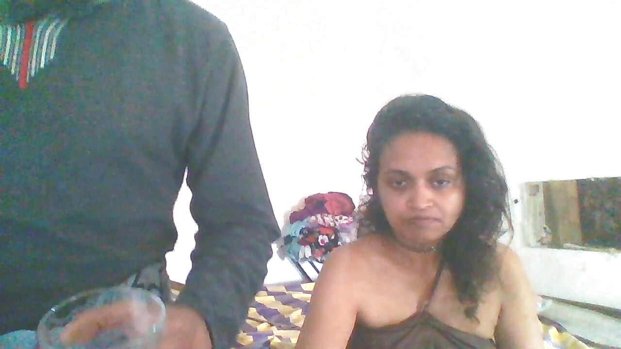 Wanita Sri Lanka Wonder menjinakkan batang