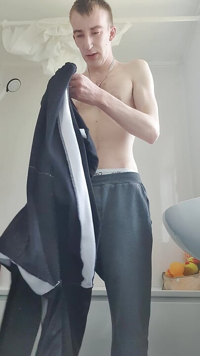 Skinny lad getting hard closeup out of bath