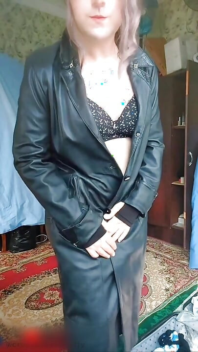 Lovelious Whispers Dance In The Dark