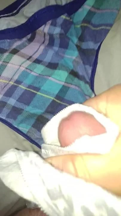 Jerk n cum on BBW wife panties