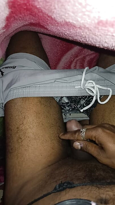 Bhabhi ka naam ka muth marna chahiye