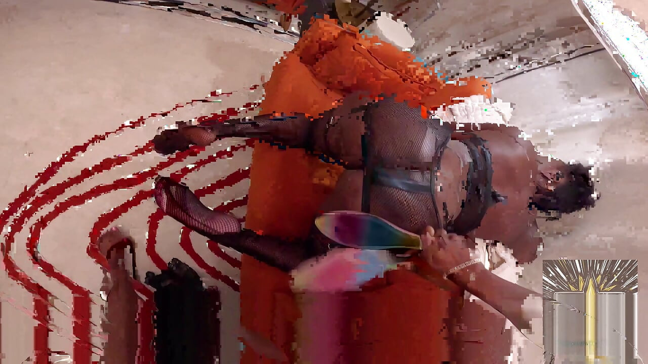 Golden Goddess Unleashes Punishment on Omgiana's Craving Bottom