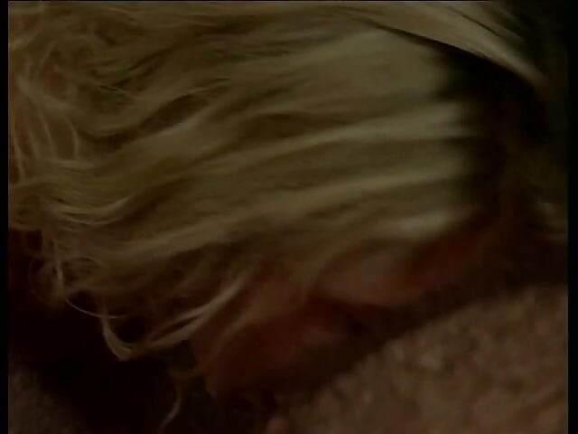 Seksowna blond fiend sex w czarnej bieliźnie dostaje doggystyle walenie i głębokie gardło