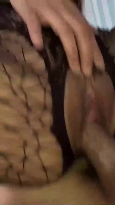 Momen menakjubkan dari "cewek jepang lagi asik muasin memeknya pakai dildo sampai dicrot di dalam sama dua cowok"