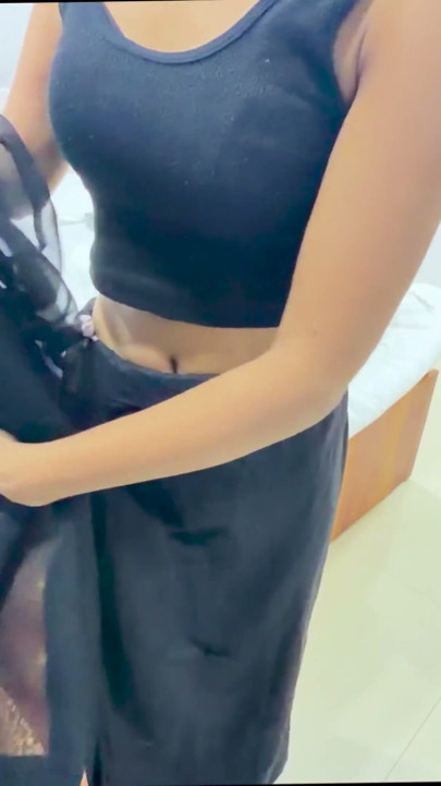 Desi bhabhi ko oyo me chooda | Clip 1