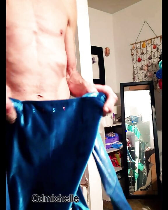 Crossdresser Michelle isprobava drugačiji bodi