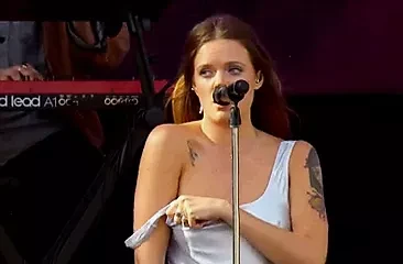 snr celebrity tove lo