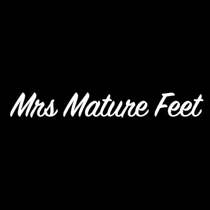 Mrs Mature Feet in Sheer Bra Giving a BJ 450
