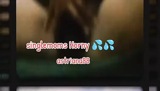 Payudara Besar Alami Single Moms