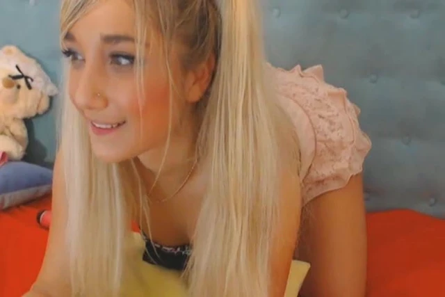 Little Young Cam Babe Loves to Pleasure Herself