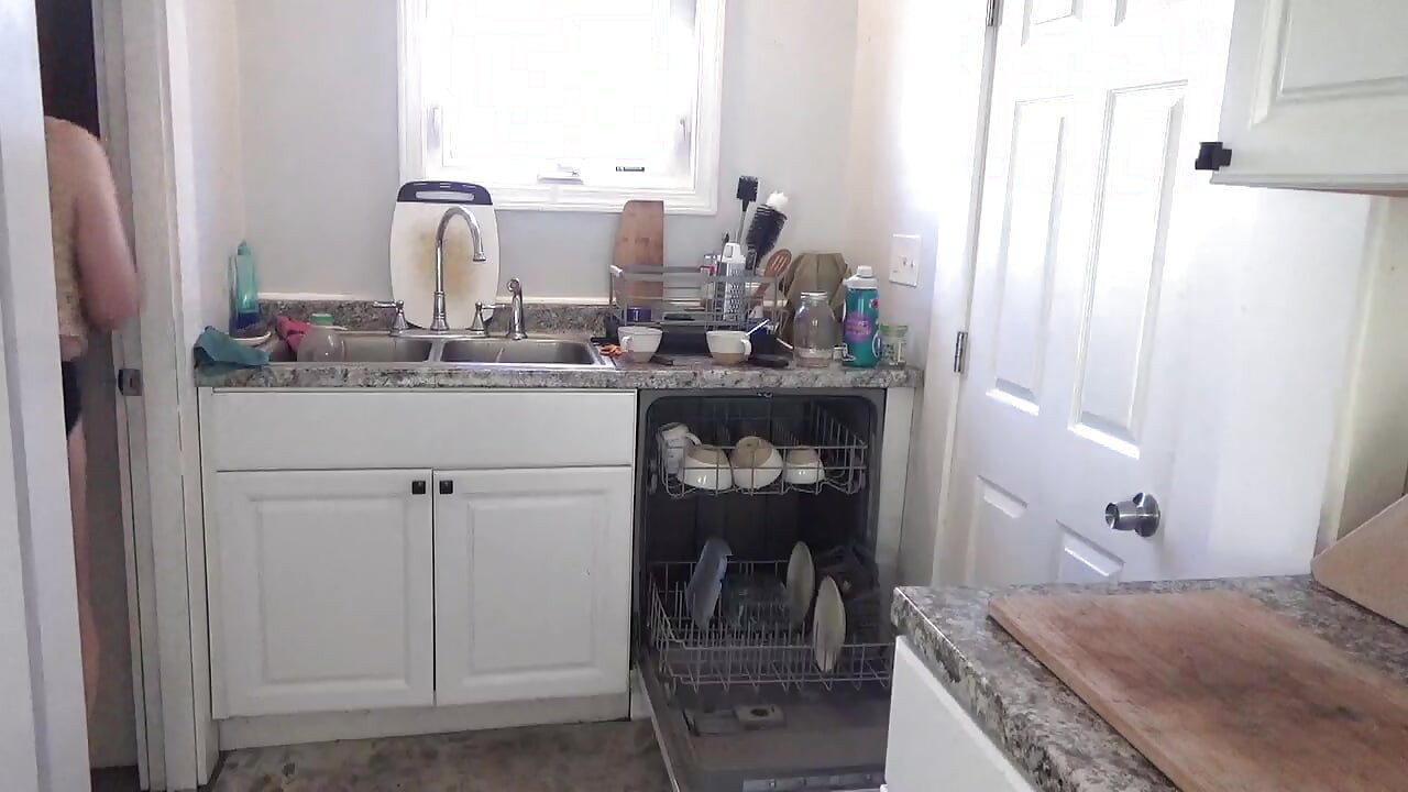 Bijela i debeljuškasta. Ladyboy Serge Lusin. 2025a