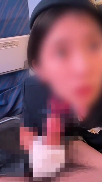 Stjuardesa Servis Seks. Njezino pušenje i svršavanje u pičku ponuđeno umjesto obroka(#386) | Isječak 3