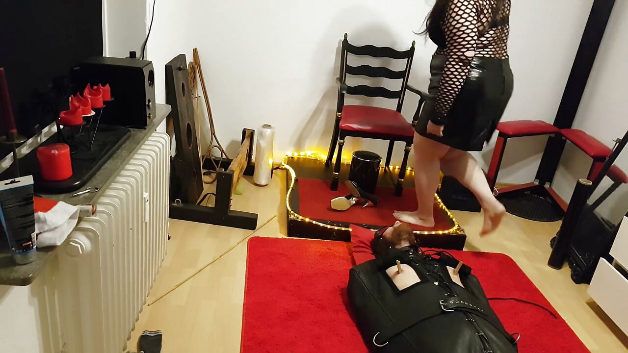 Lave in Leather Sack Part 1 - MILF Domina dokucza Związany kutas obrzeża Odmowa BDSM