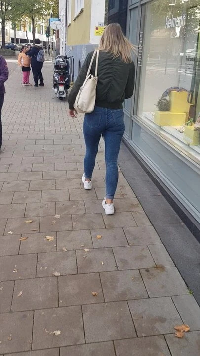 Nice girl with big ass