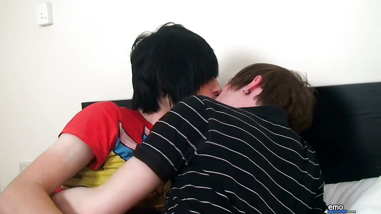 Sean Takes a Fuck & a Messy Facial!
