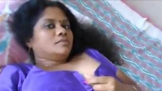 La moglie indiana sangeeta viene scopata di nascosto