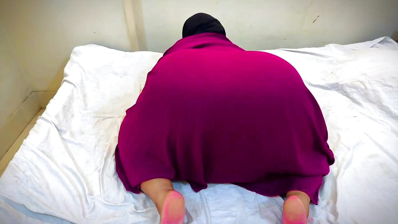 arabian Hijab girl inserts toy into chubby big ass hole, pleasure