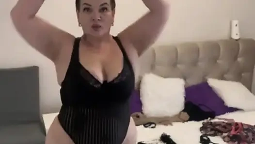 Наряжаться в сексуальные наряды, трах киски, милфы с большой задницей