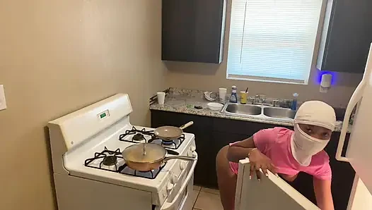 Hot babe naked making breakfast for her boyfriend m