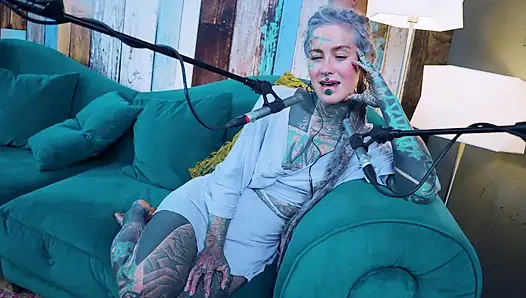 Я говорю о F - Страх - подкаст ASMR, Sfw говорит готессу, худенькая девушка дреды татуированная модель татуированная девушка