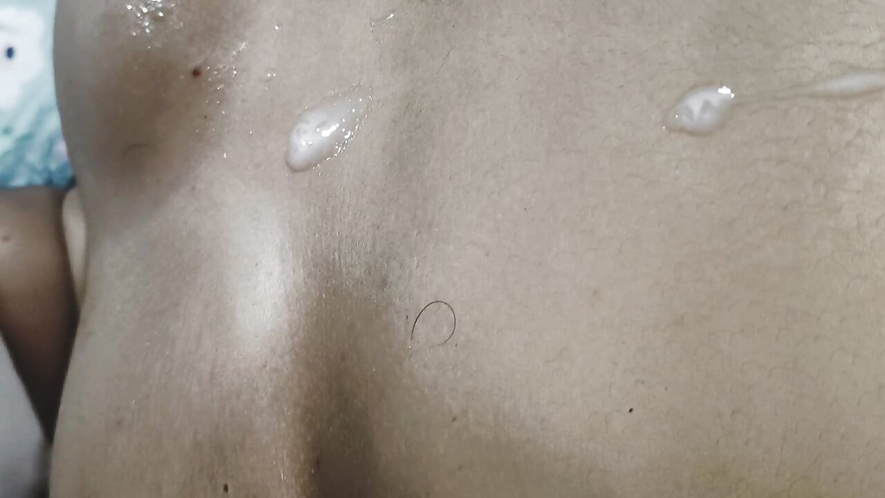Padosi bhabhi ki oil laga kr chudai kri