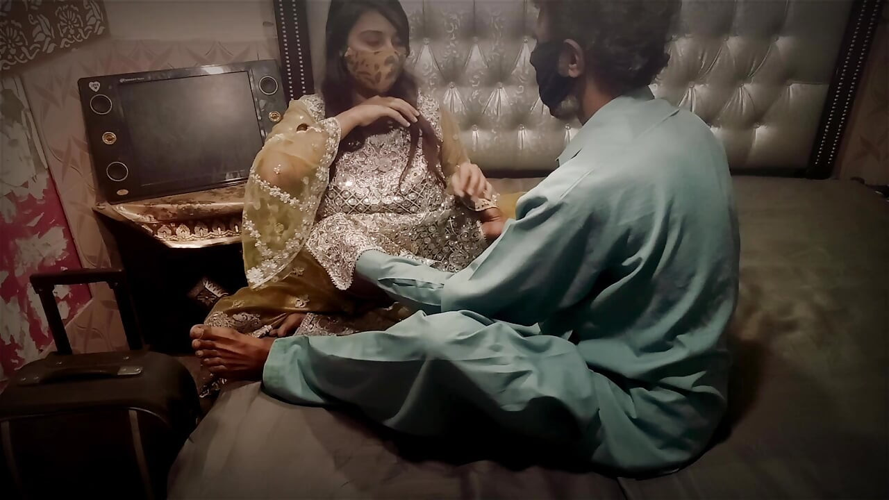Moty Boobs Wali Indian Desi Bhabhi ko Ghori Bana k Choda Saggy Tits Tight Gand ki Chudai Xxxxx Sex