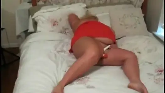 BBW böse mädchen: BBW in rot mit Spielzeug