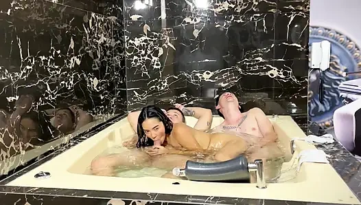Two Cocks Fuck Me in the Jacuzzi, Until They Cum on My Tits Threesome in the Jacuzzi FMM
