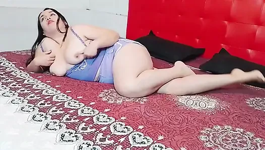 Yatağıma gelmeyi seviyorum yeni pijamalarım var