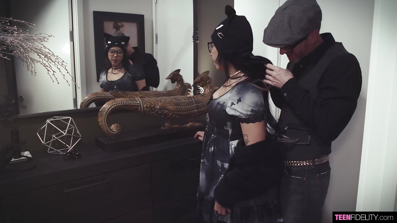 Raven Reverie Rims His Asshole and Gets Creampied