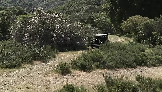 Kötü sarışın sürtük açık havada sert sikilmeyi seviyor