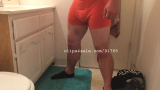 Fétiche musculaire - les grosses jambes de TJ