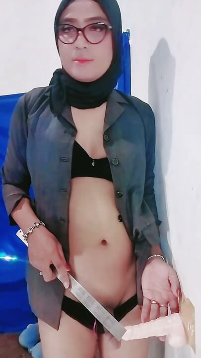 Hijab Teacher Checks and Disciplines Student’s Cock