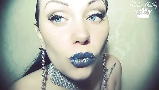 Bibir glittery biru berbau & menyembah