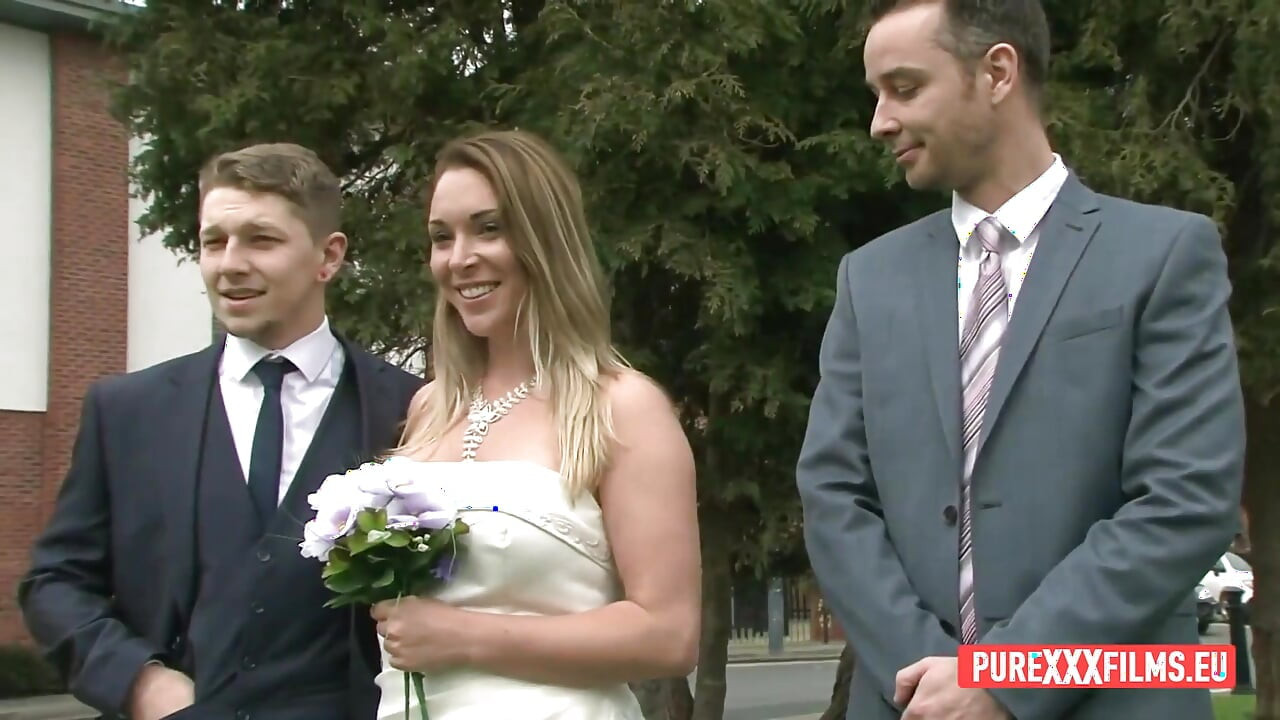 내 바람피는 신부 엘라 휴즈는 샘 본에게 후장 따먹힌다