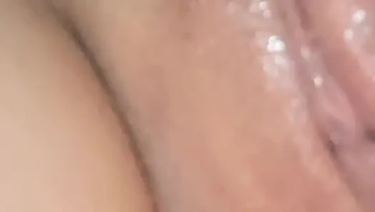 Mastürbasyonunu izledim, sonra ona arkadan yaklaştım ve götten siktim.