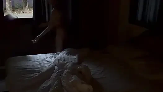 Karım gösteriş yapmayı seviyor.