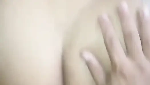 Aku menyetubuhi pacarku yang berpantat besar