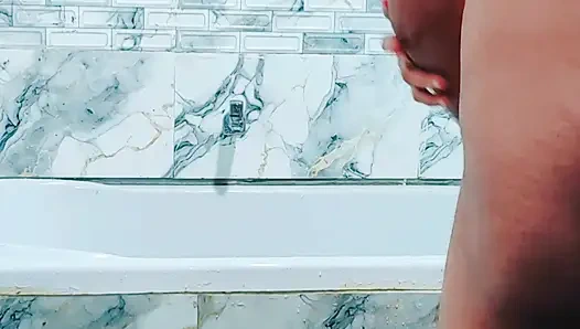 Srilankan sexy stepsister with bathroom sex.. big ass and big dick..........
