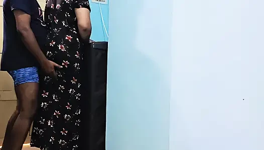 Büyük üvey kız kardeşimi sikiyorum kıyafetlerini yıkıyorum