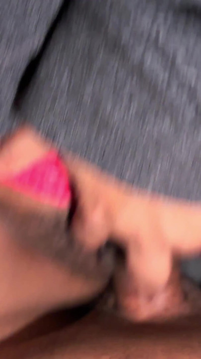 Une demi-sœur veut mettre la bite de son demi-frère dans sa chatte mouillée | Clip 2