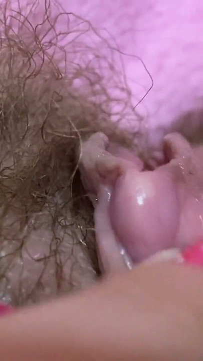 RIESENORGASMUS HAARIGE MUSCHI GROSSER KLITORIS AMATEUR | Clip 1