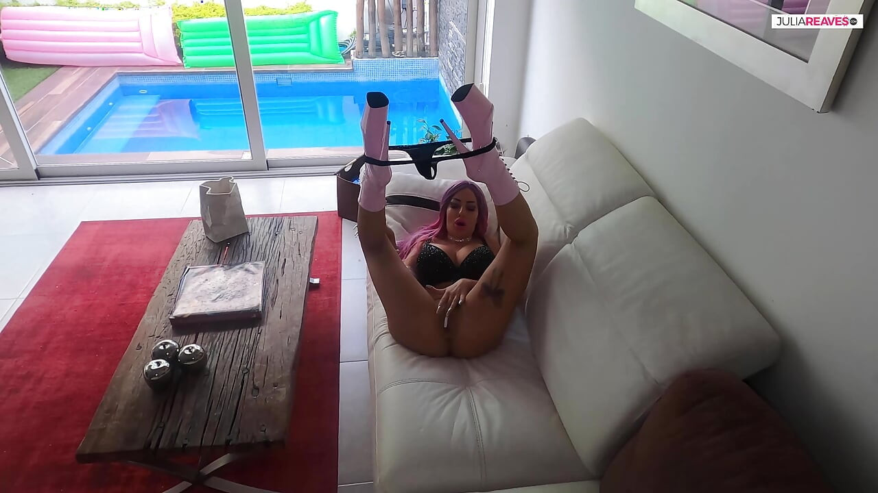 Latini sa velikim sisama svaki dan treba veliki kurac za svoju pičku