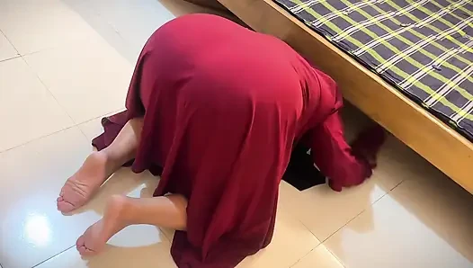 Hot Aunty Stuck Under Bed & Undress Her Big Ass When She Try to Act of Maid in Arab Hotel by Clean